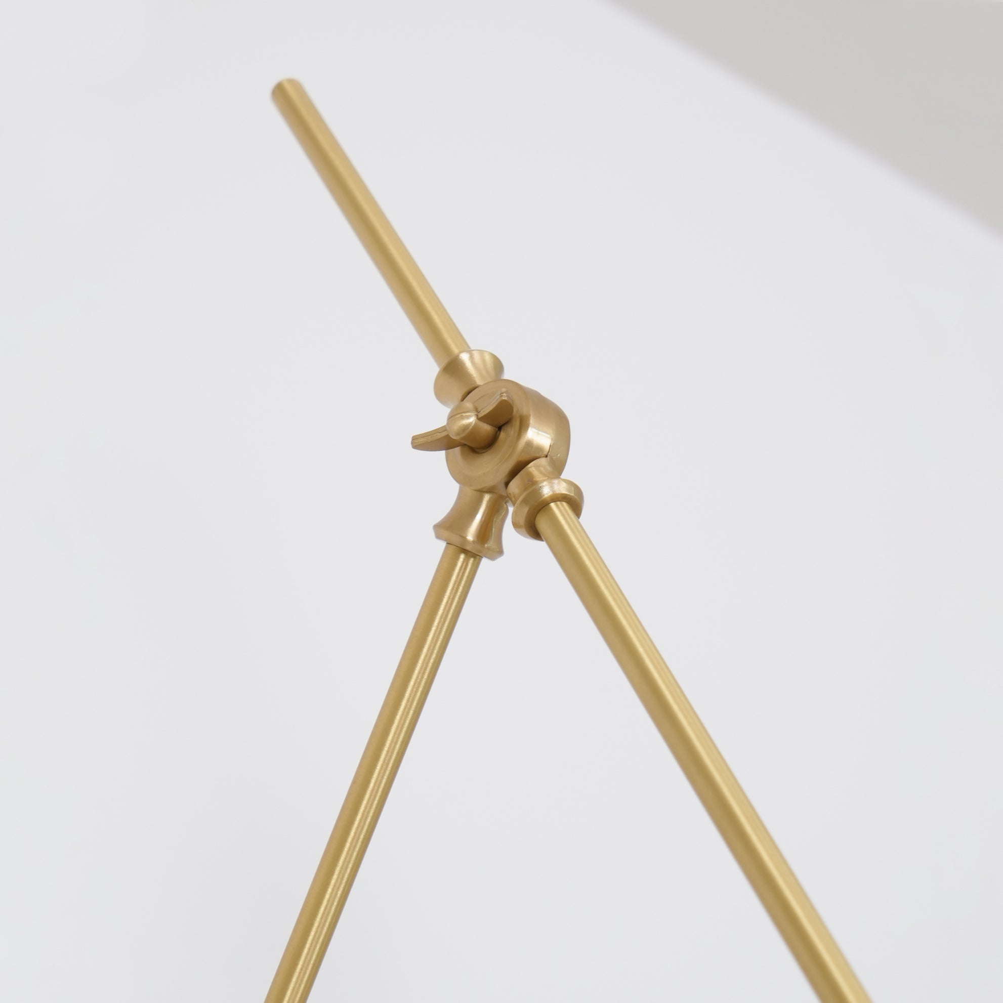 Liora Wall Lamp