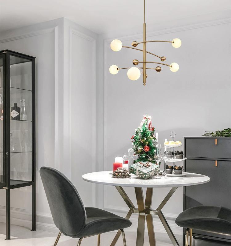 Lustra Chandelier Brass Vertical Beam Globe-Neutral Decor