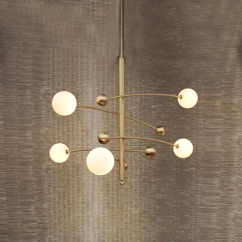 Lustra Chandelier Brass Vertical Beam Globe-Neutral Decor