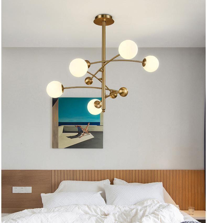 Lustra Chandelier Brass Vertical Beam Globe-Neutral Decor