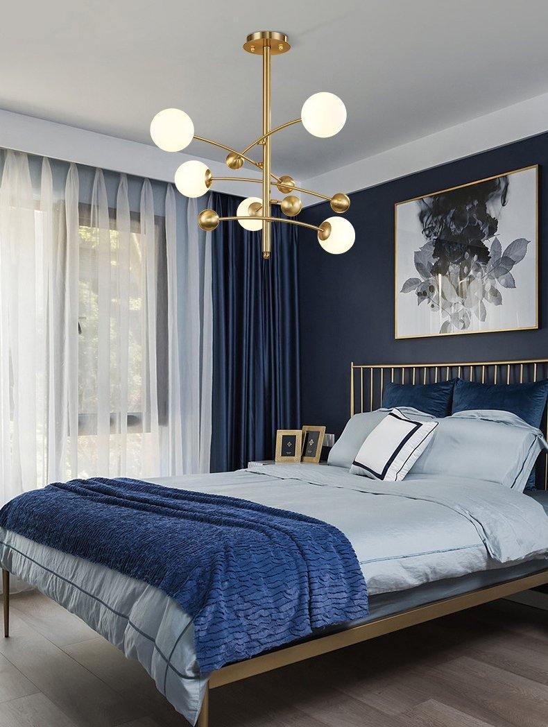 Lustra Chandelier Brass Vertical Beam Globe-Neutral Decor
