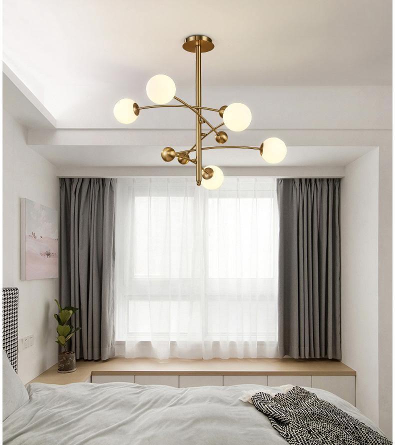 Lustra Chandelier Brass Vertical Beam Globe-Neutral Decor