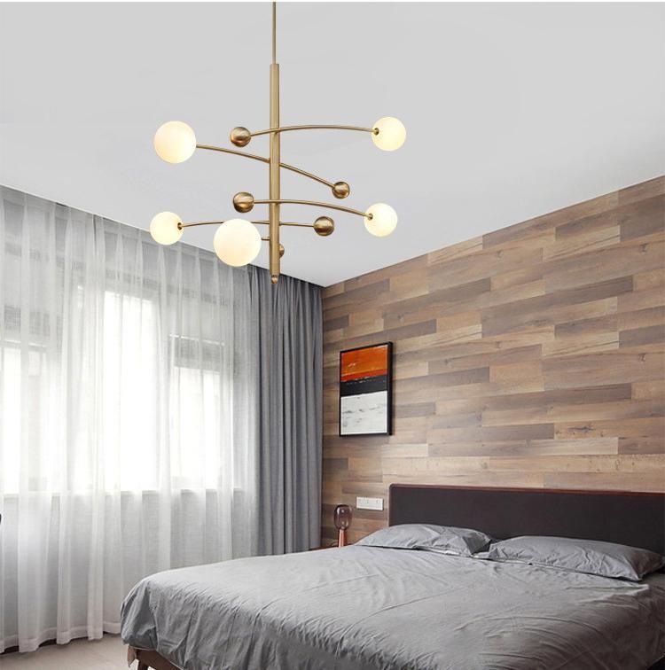 Lustra Chandelier Brass Vertical Beam Globe-Neutral Decor