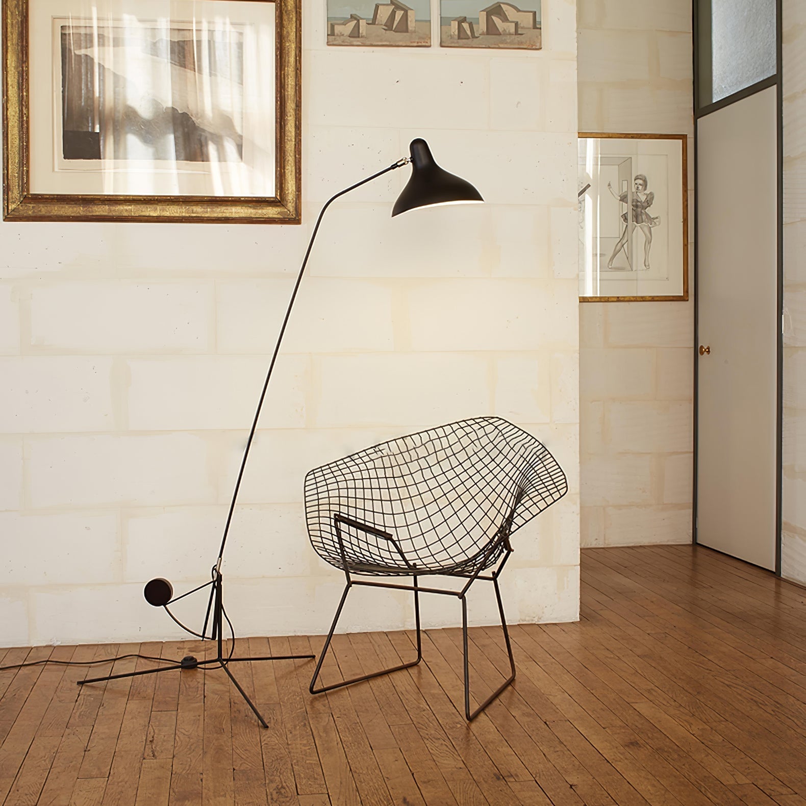ArcMotion Mantis Arm Floor Lamp-Neutral Decor