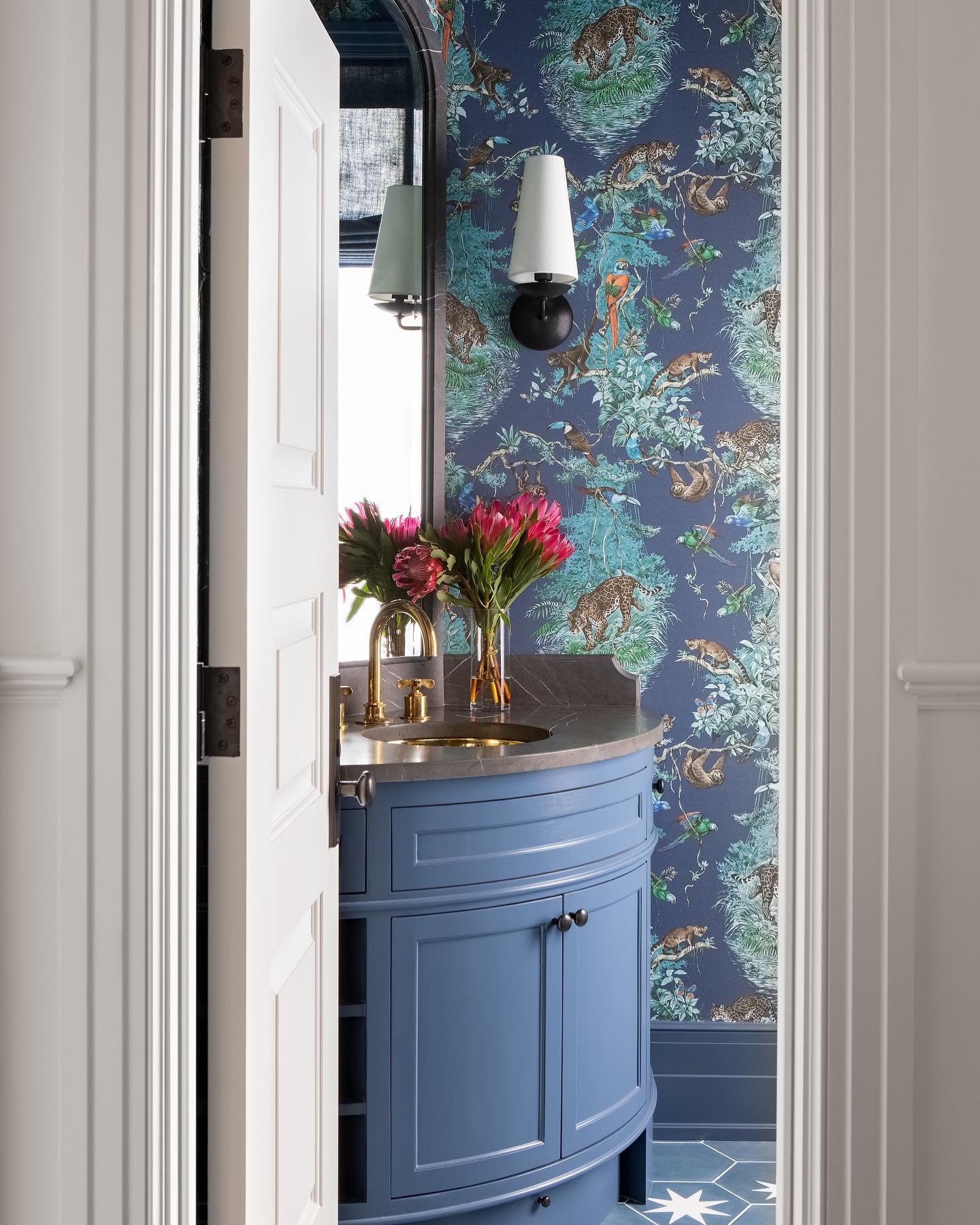 Nora Wall Lamp