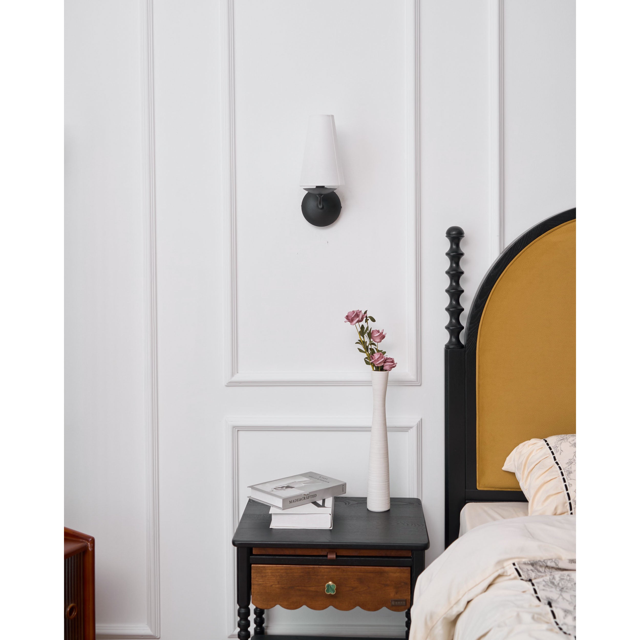 Nora Wall Lamp