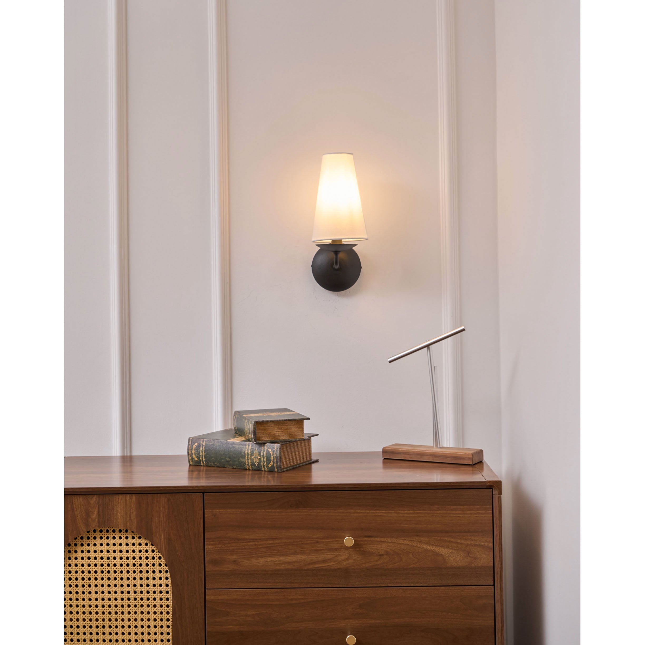 Nora Wall Lamp