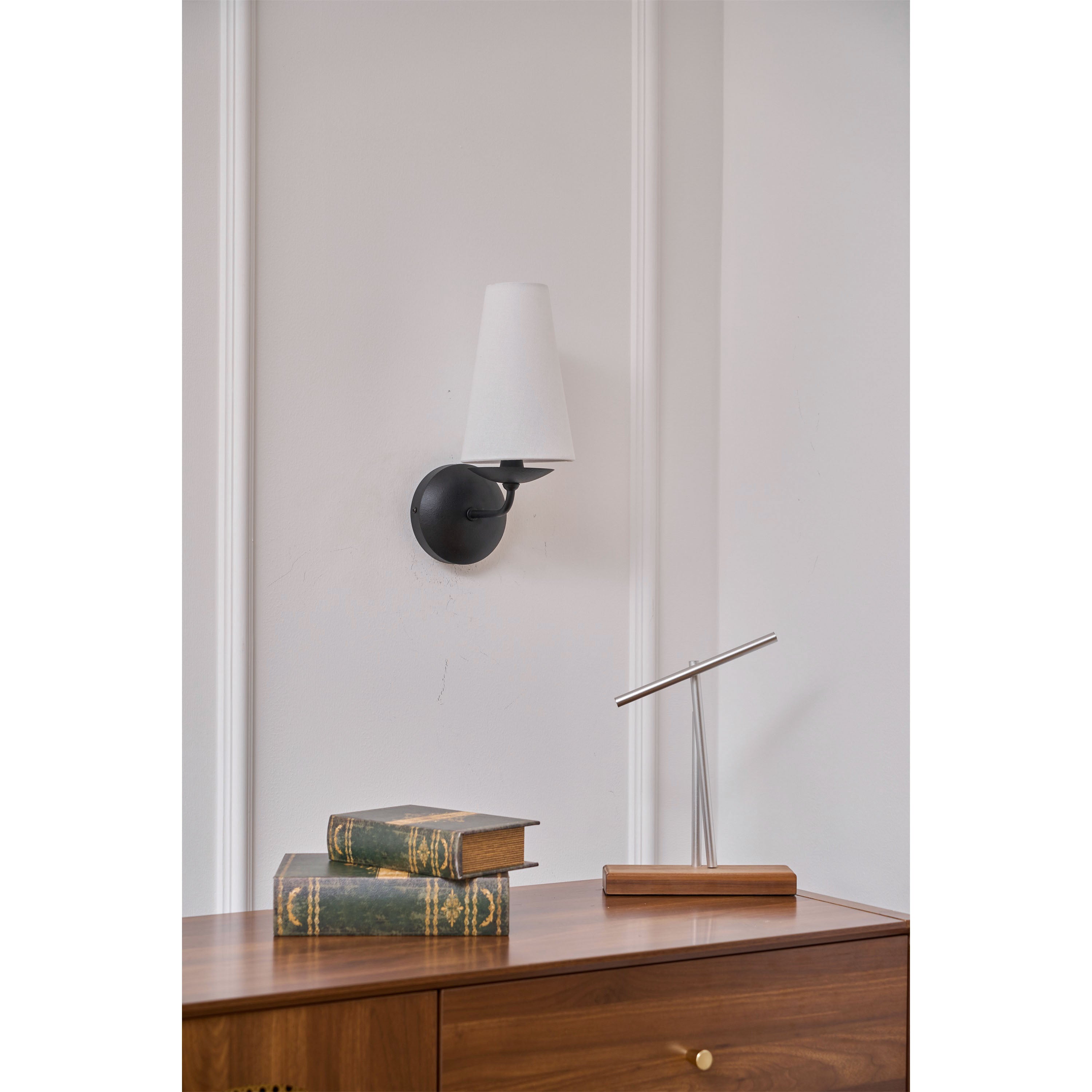 Nora Wall Lamp