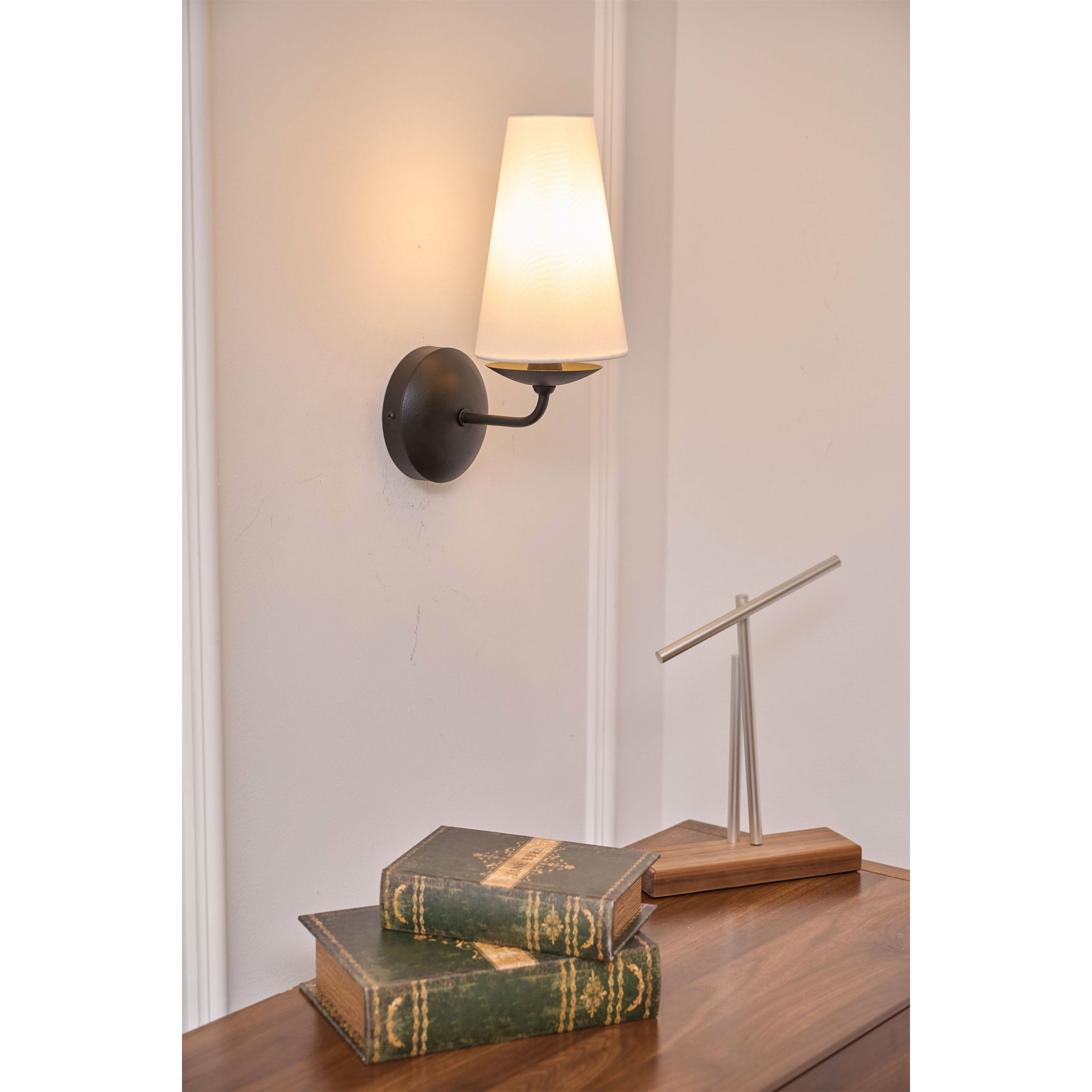 Nora Wall Lamp