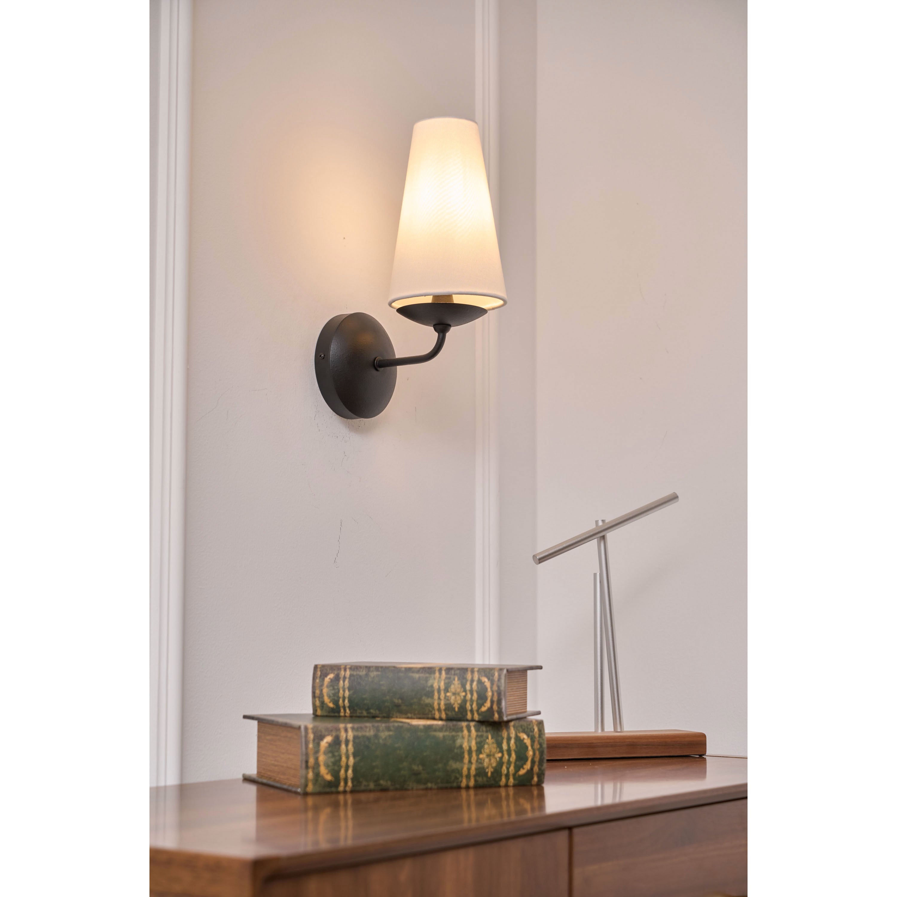 Nora Wall Lamp