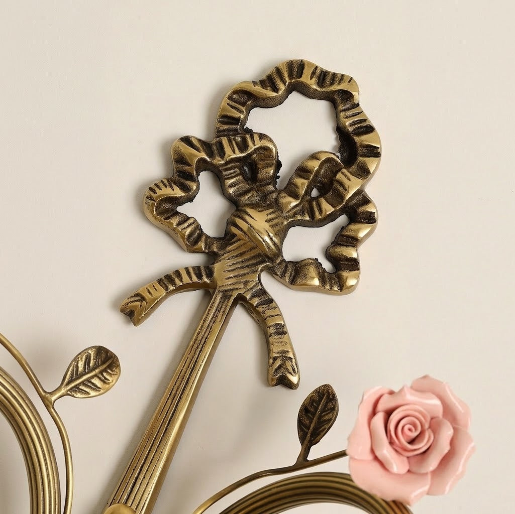 Top-down view of the single-head lamp, showing the flower and shade.
