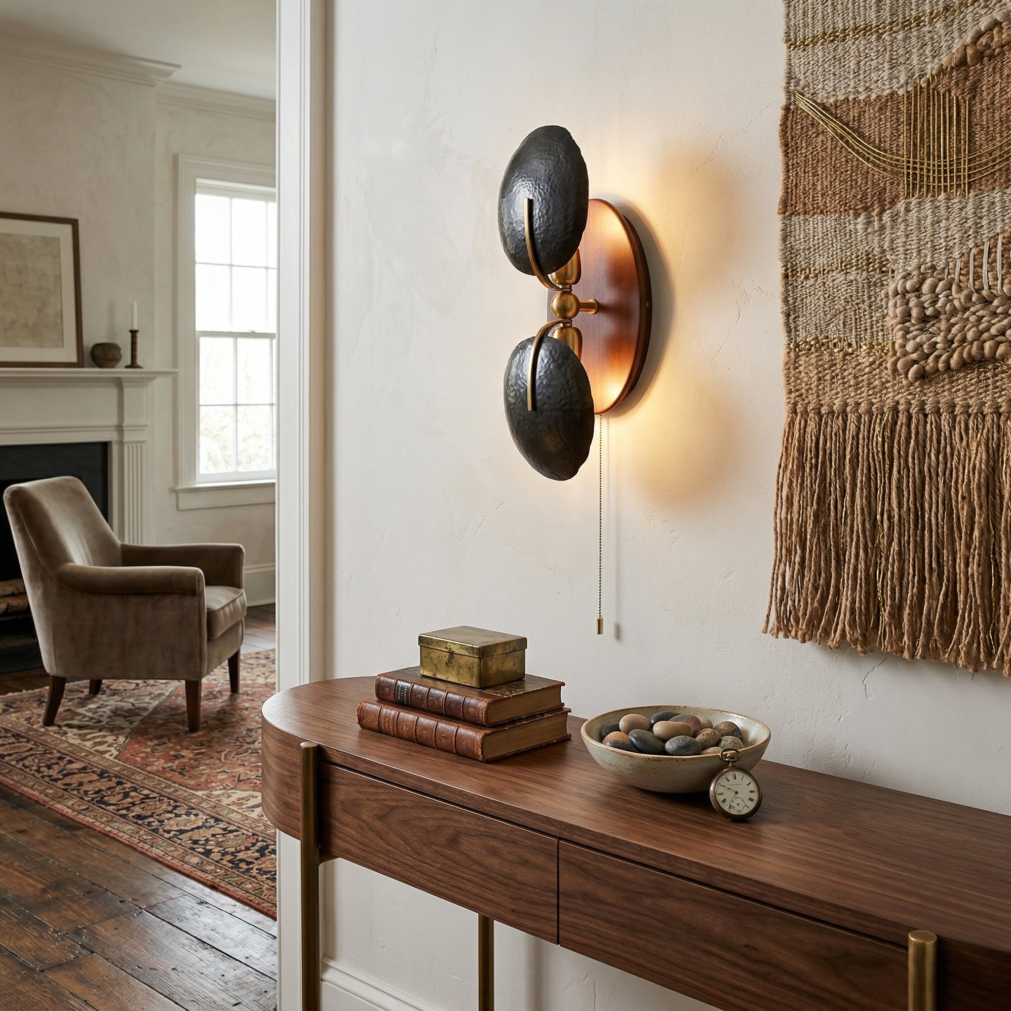 Close-up of the natural wood grain on the lamp's body.