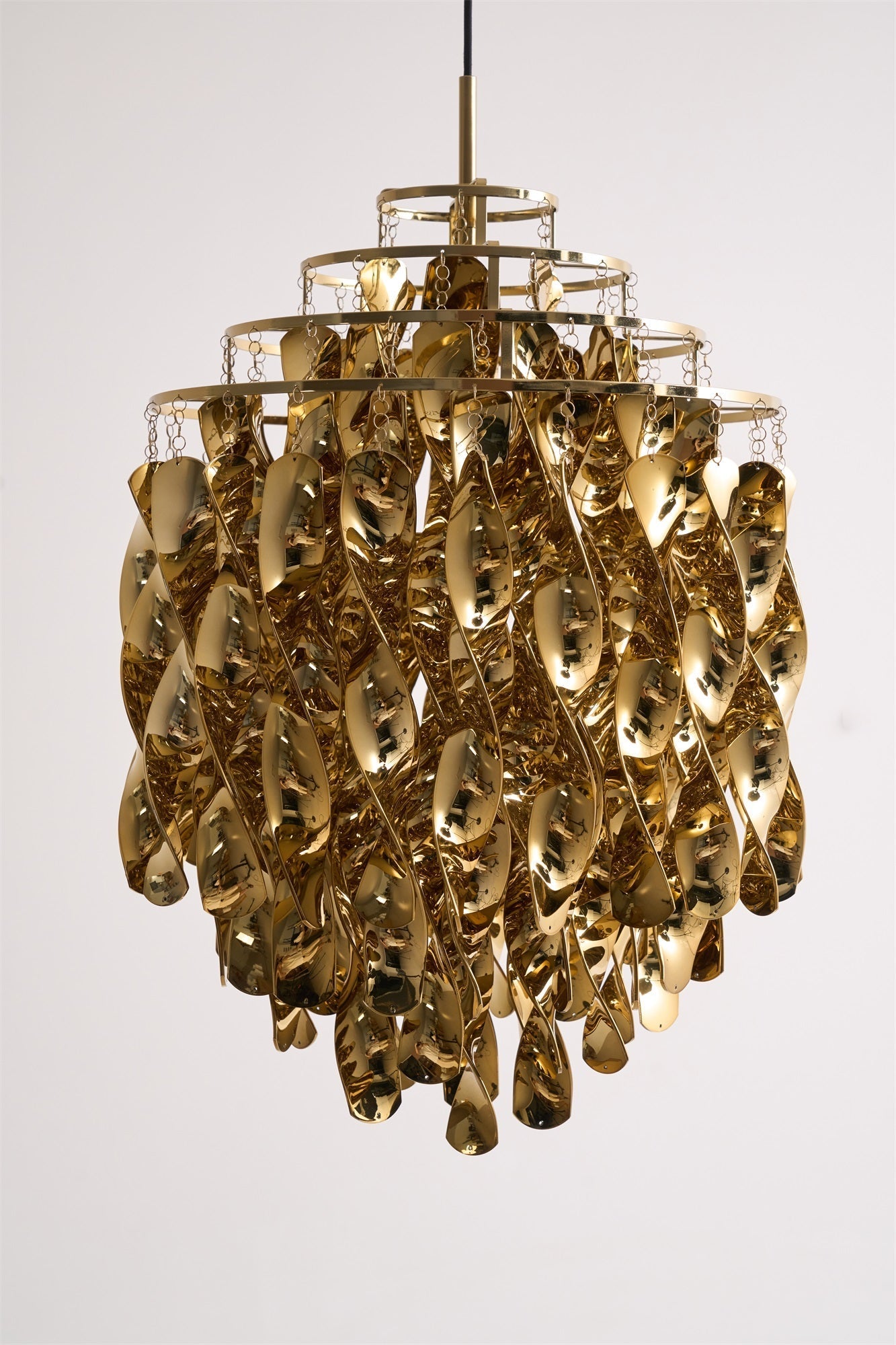 Isoran Luxe Acrylic Chandelier-Neutral Decor