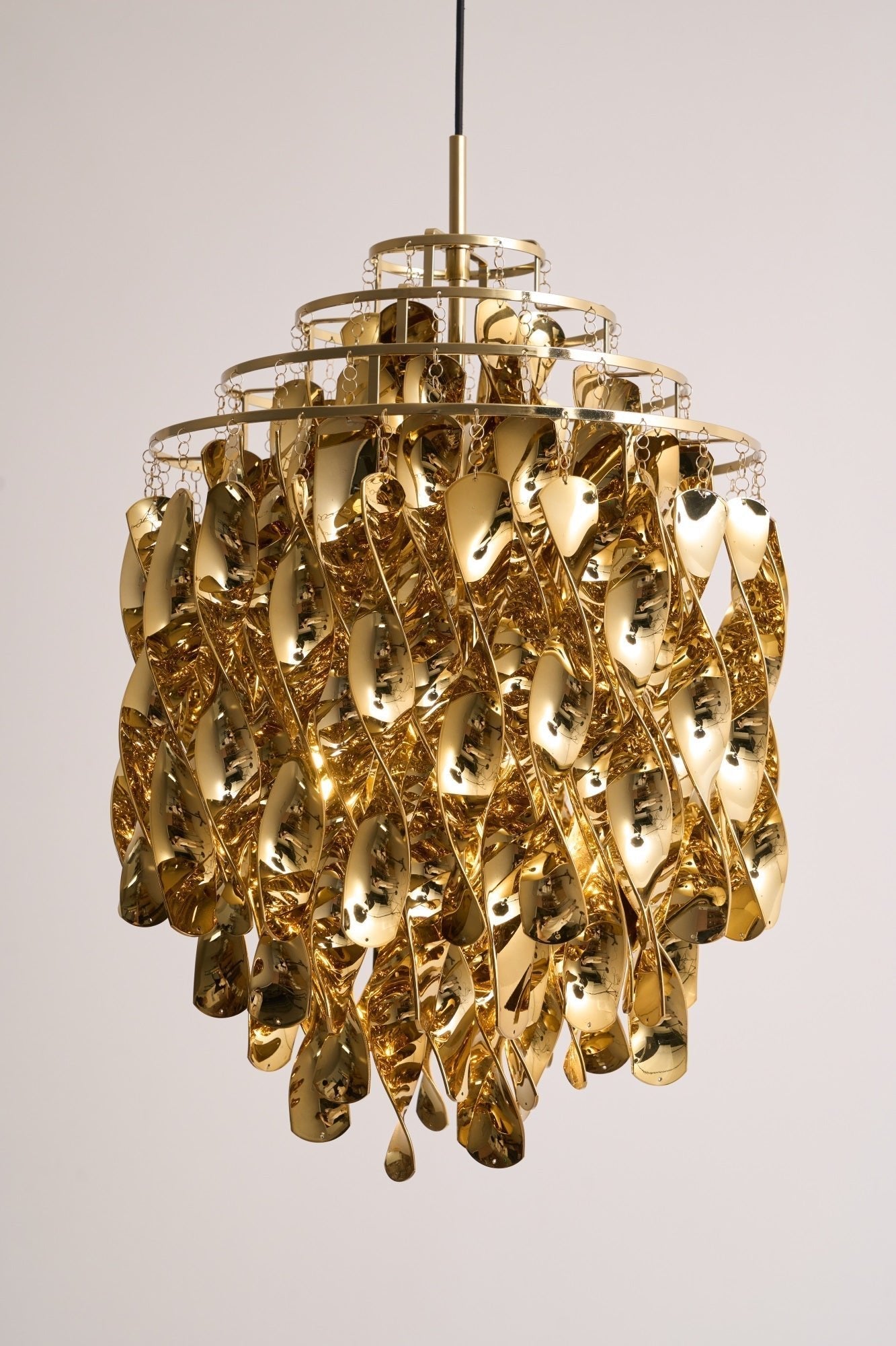 Isoran Luxe Acrylic Chandelier-Neutral Decor