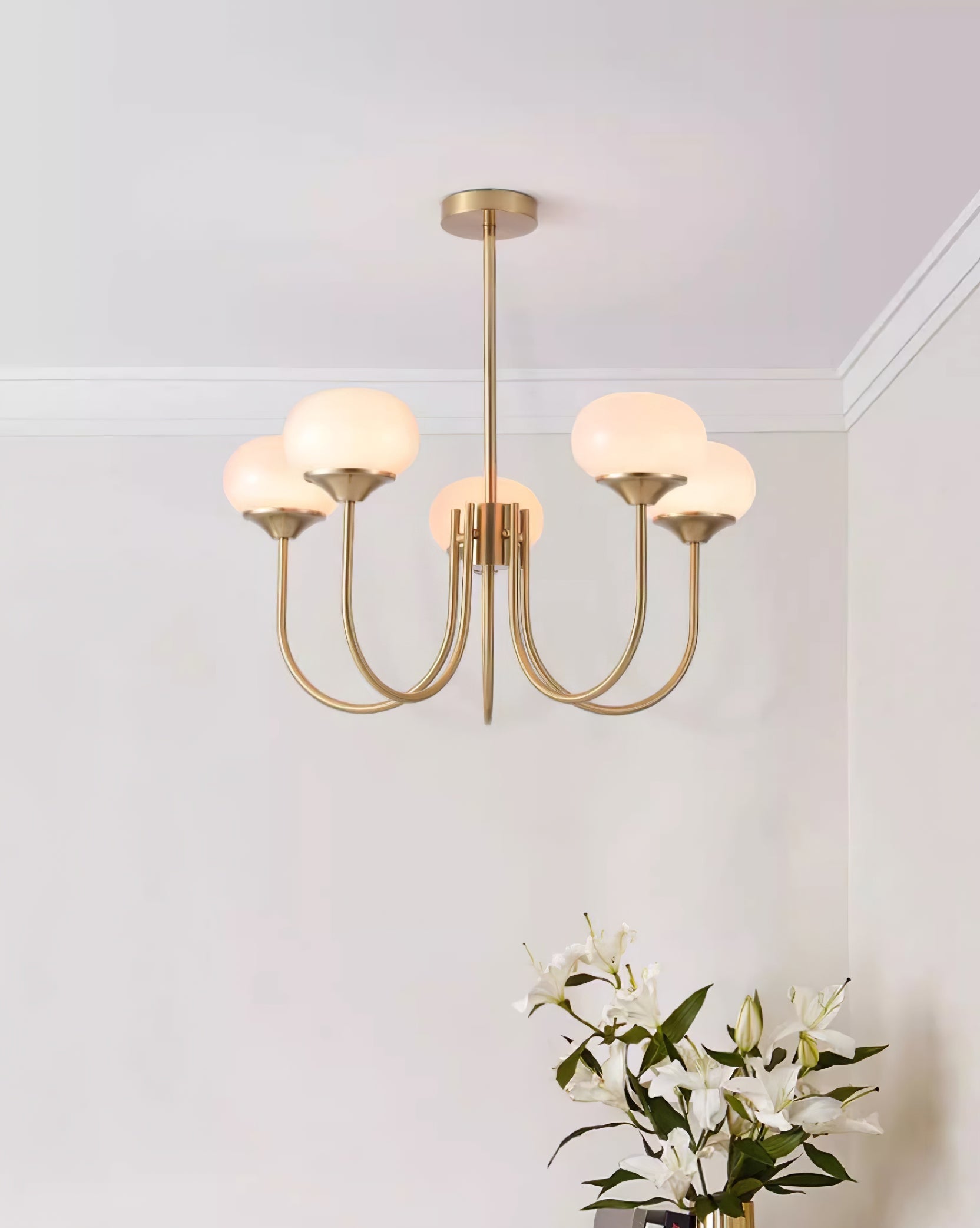 Lustra Chandelier Pink Glass Globe Gold-Neutral Decor