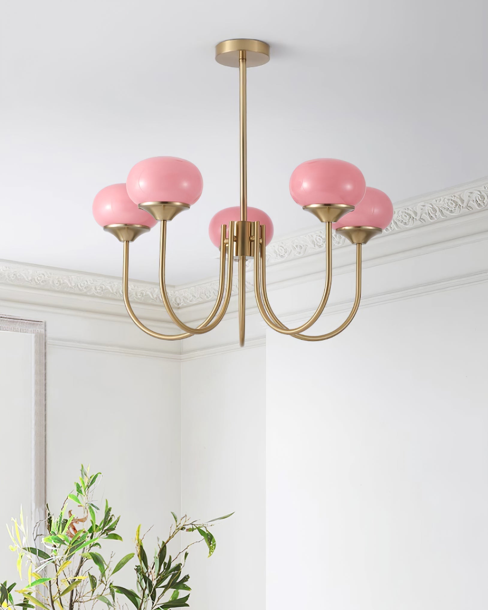 Lustra Chandelier Pink Glass Globe Gold-Neutral Decor