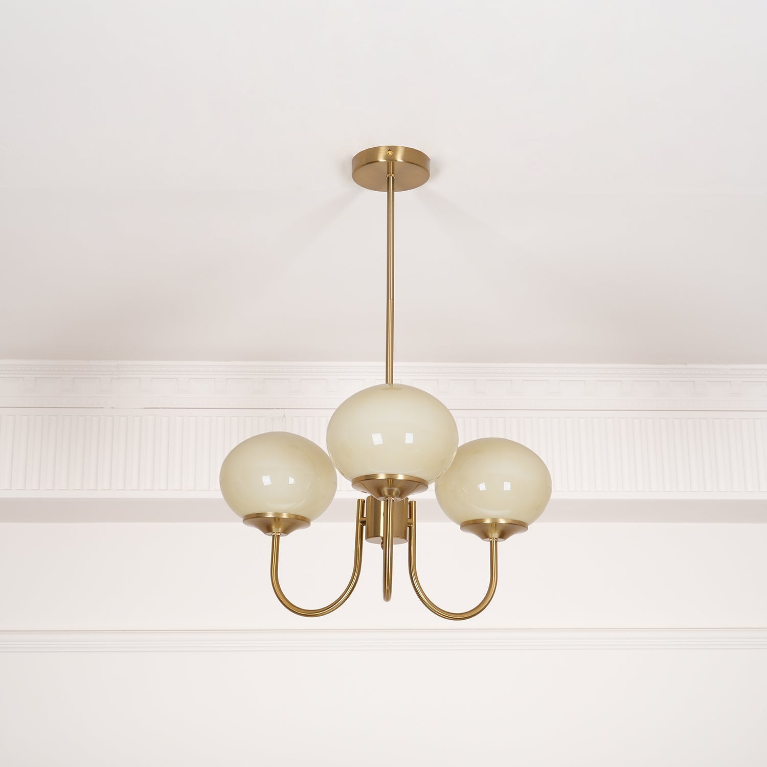 Lustra Chandelier Pink Glass Globe Gold-Neutral Decor