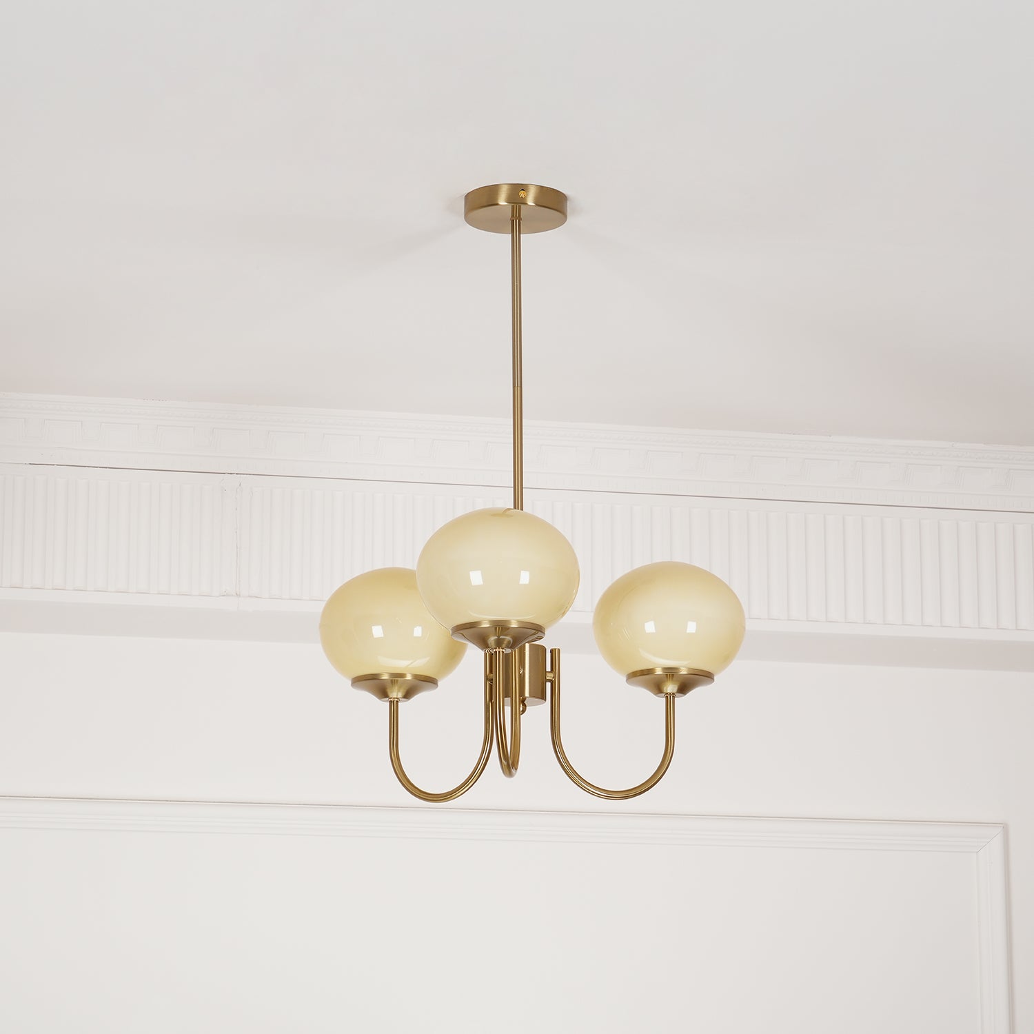 Lustra Chandelier Pink Glass Globe Gold-Neutral Decor