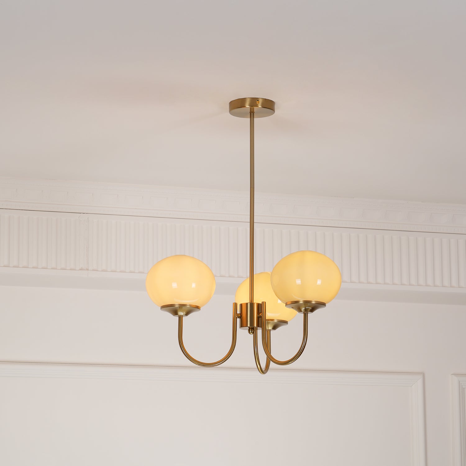 Lustra Chandelier Pink Glass Globe Gold-Neutral Decor