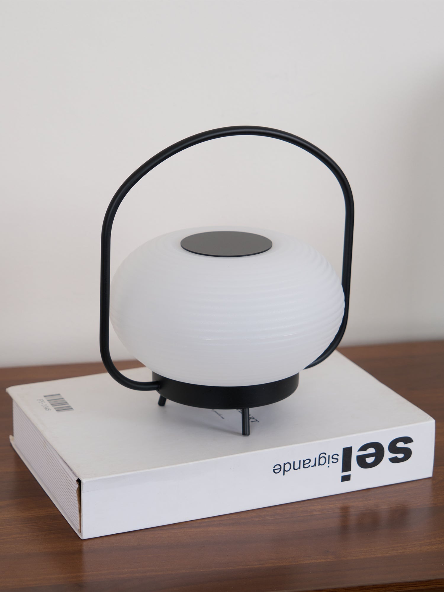Saelan Minimalist Table Lamp-Neutral Decor