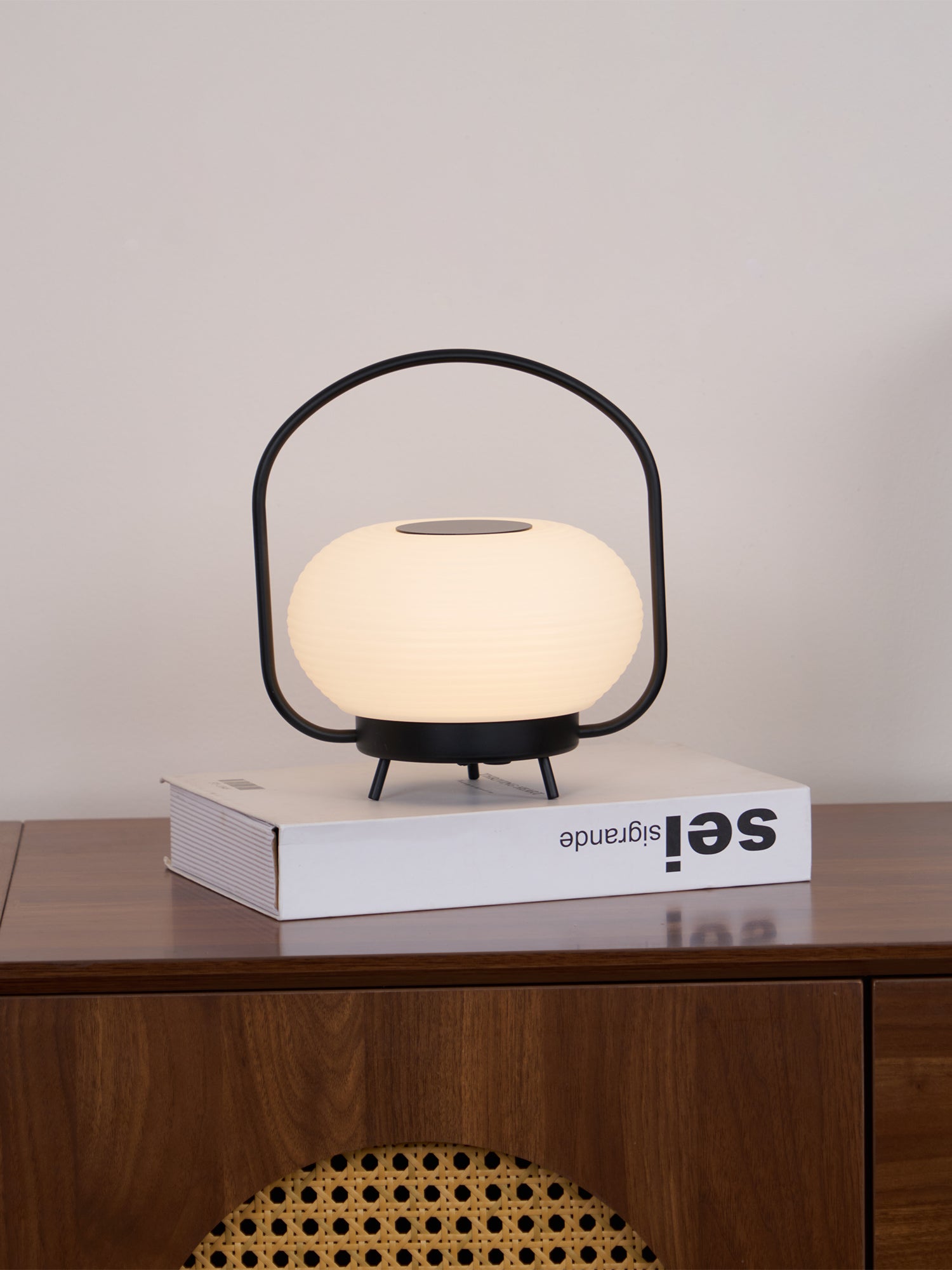 Saelan Minimalist Table Lamp-Neutral Decor