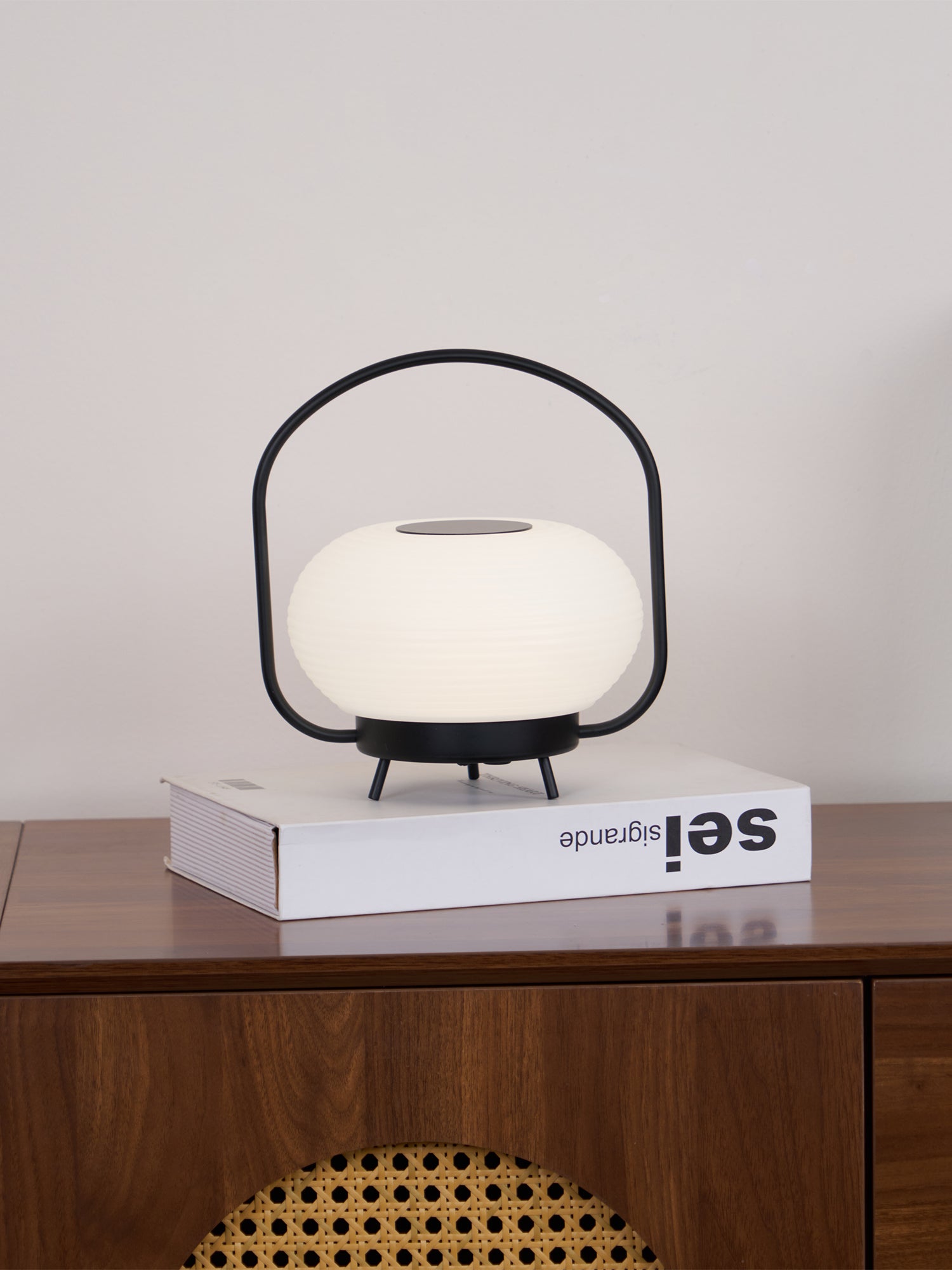 Saelan Minimalist Table Lamp-Neutral Decor