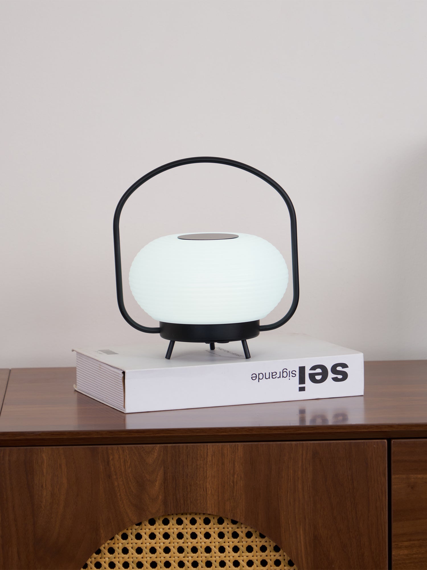 Saelan Minimalist Table Lamp-Neutral Decor