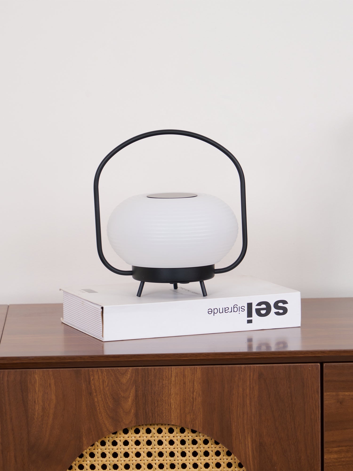 Saelan Minimalist Table Lamp-Neutral Decor