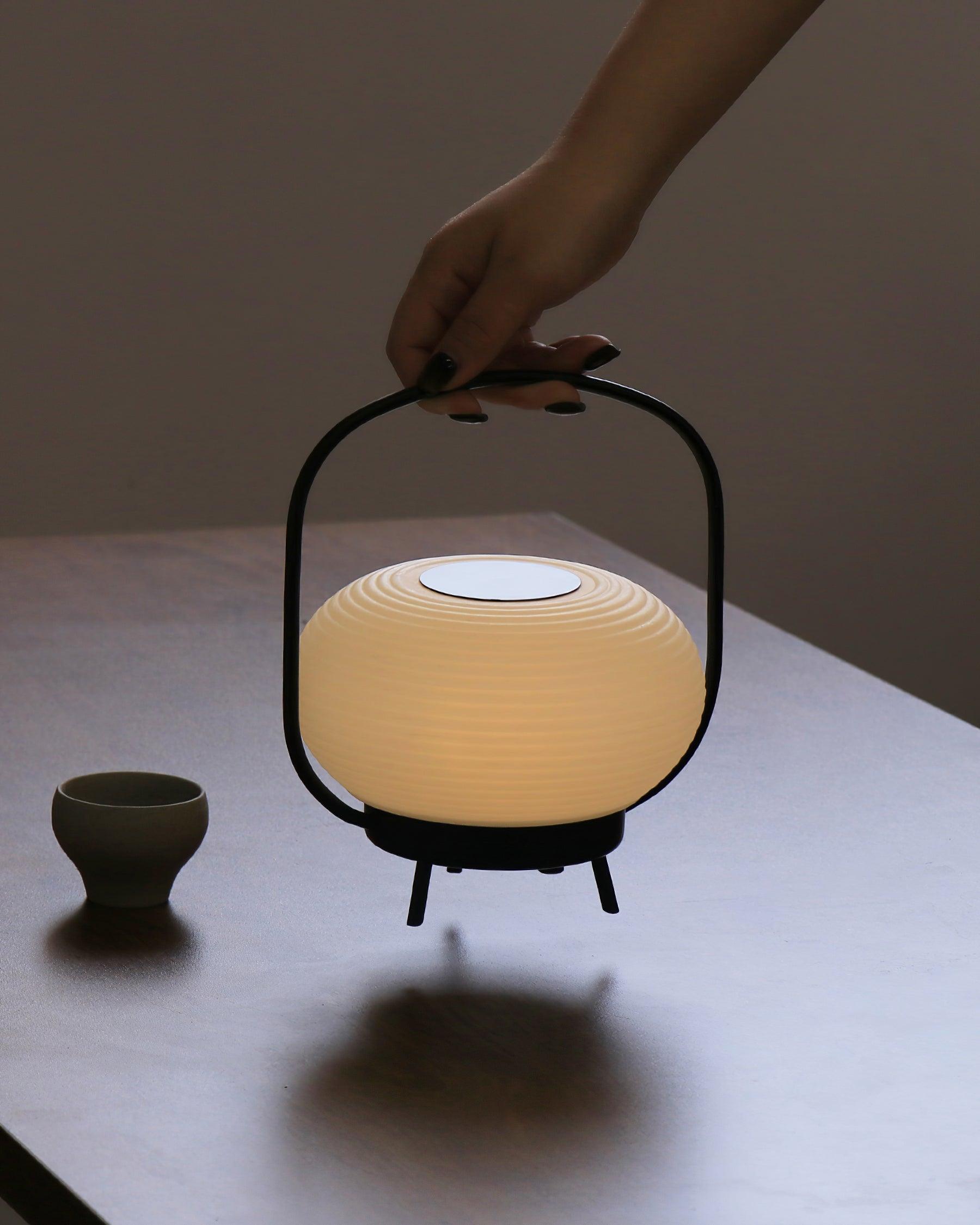 Saelan Minimalist Table Lamp-Neutral Decor