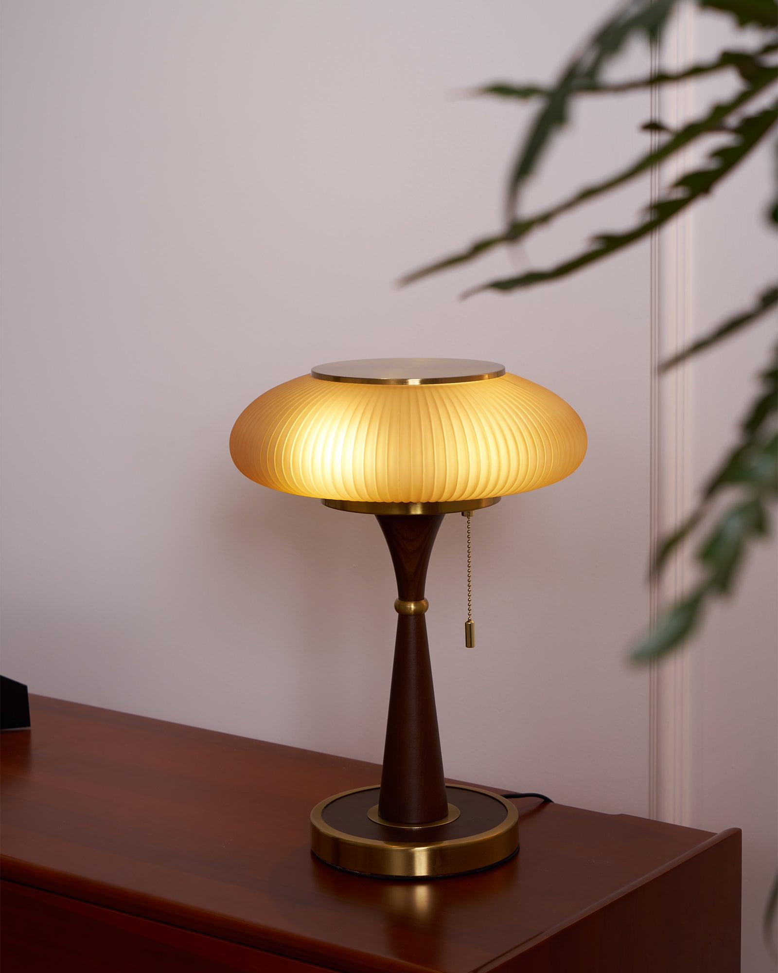 Vevelo Wood Vintage Table Lamp-Neutral Decor