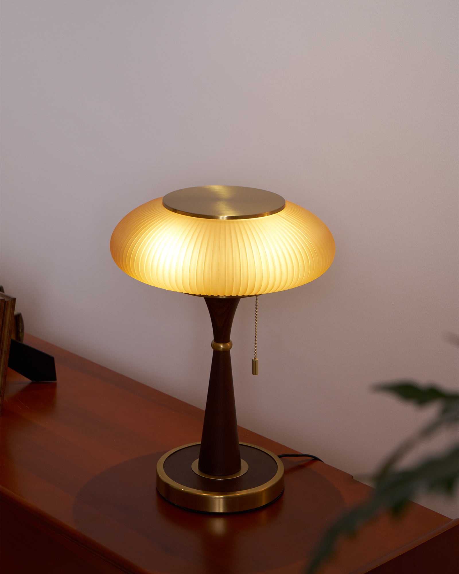 Vevelo Wood Vintage Table Lamp-Neutral Decor