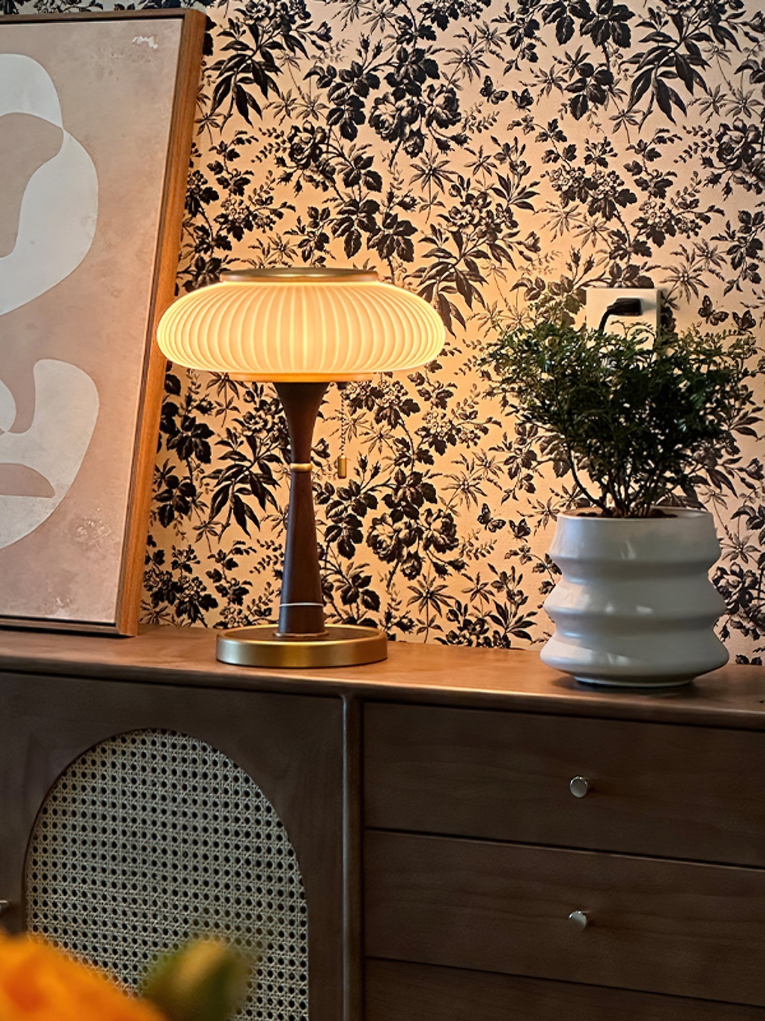 Vevelo Wood Vintage Table Lamp-Neutral Decor