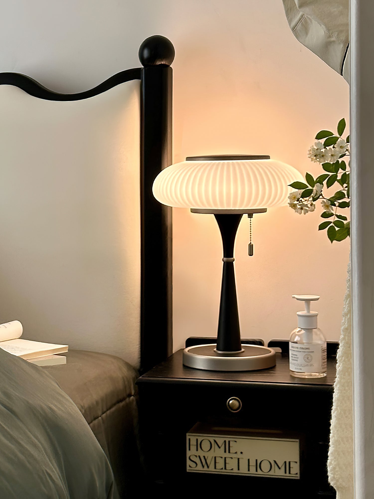 Vevelo Wood Vintage Table Lamp-Neutral Decor