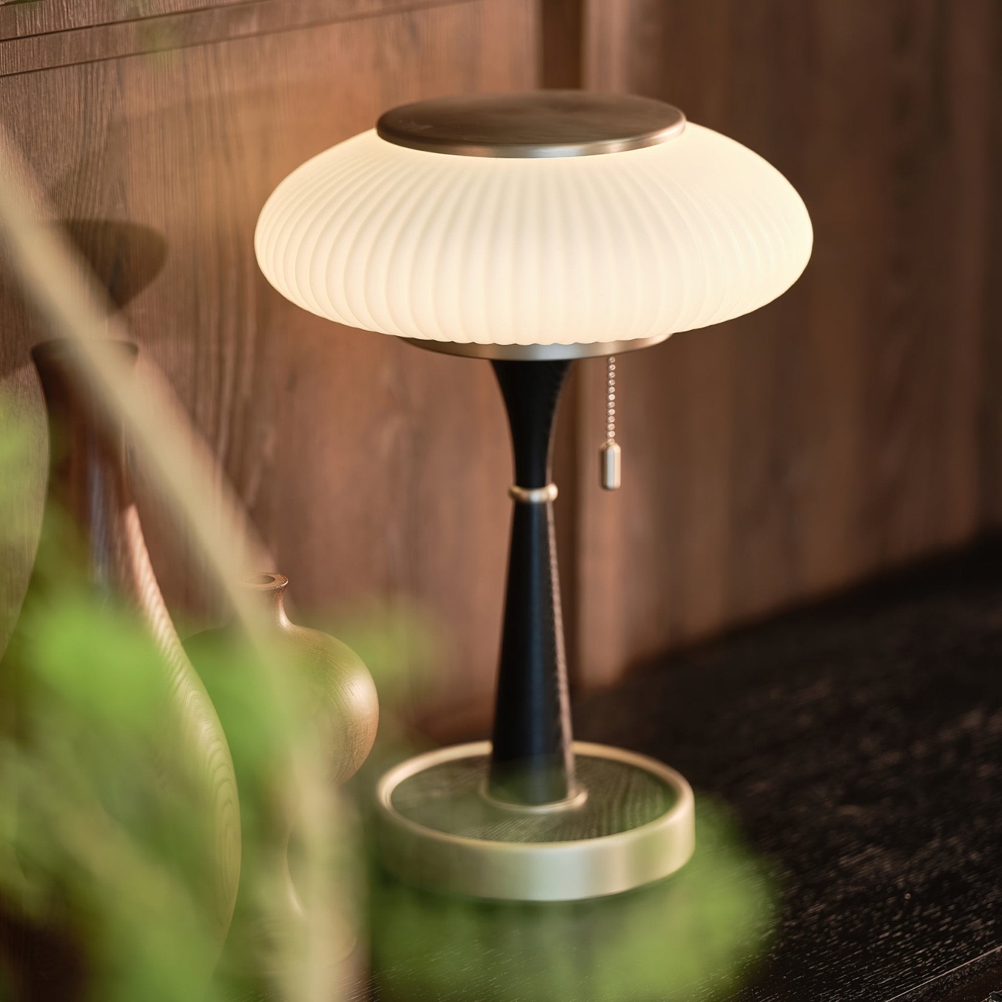 Vevelo Wood Vintage Table Lamp-Neutral Decor