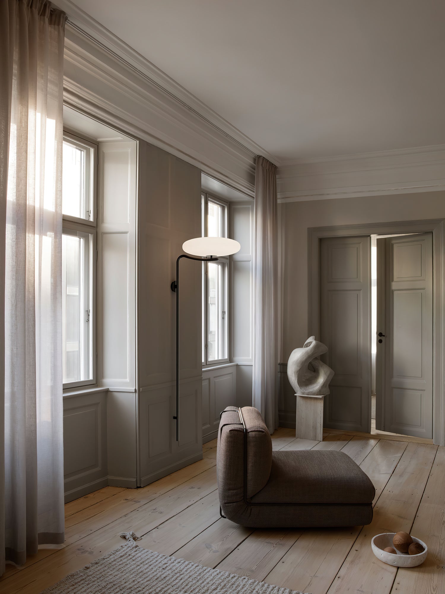 Calumi Plug-in Wall Lamp-Neutral Decor