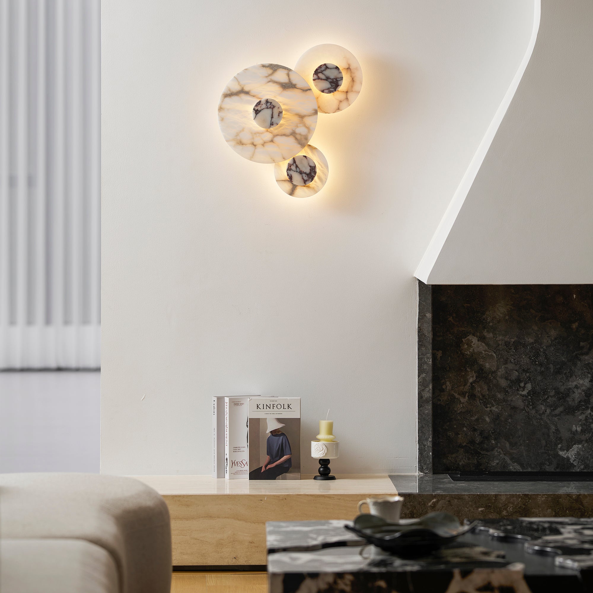 Dimensional drawing of the Median Wall Lamp with measurements.
