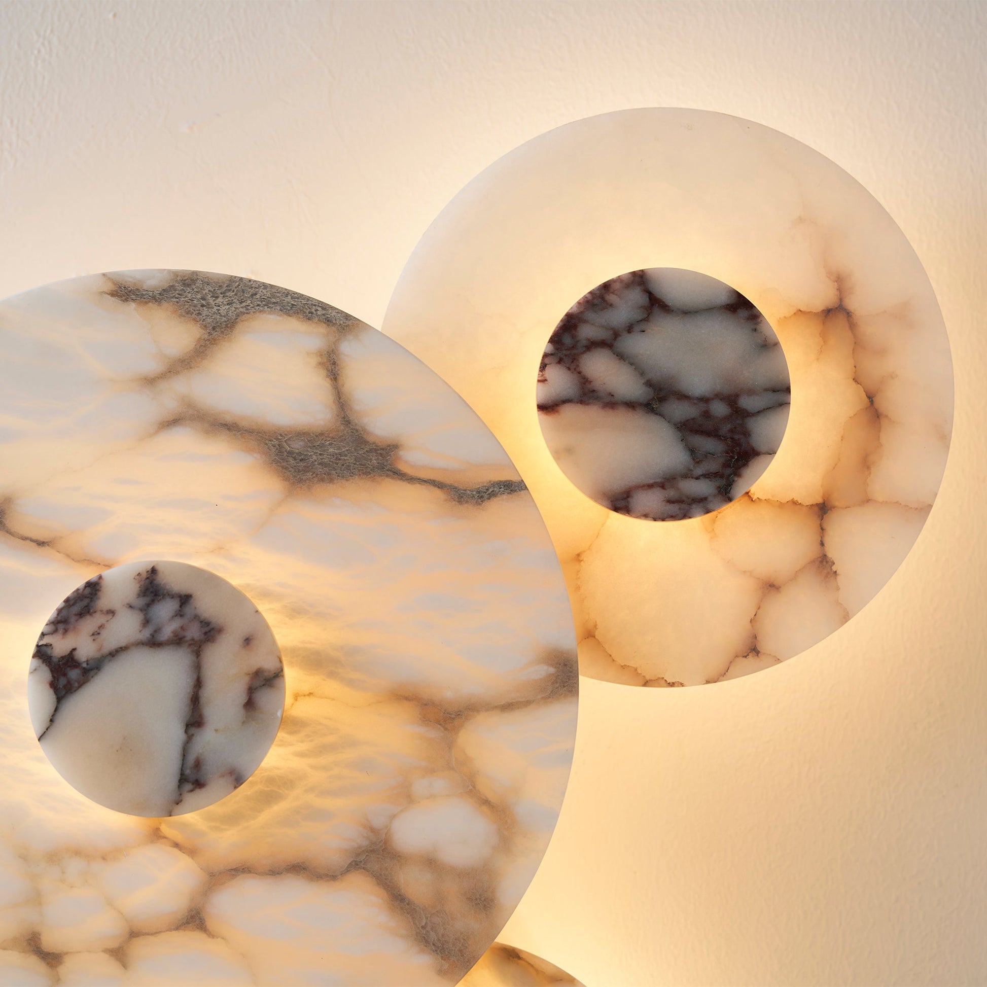 Close-up on the polished edge of the alabaster shade.