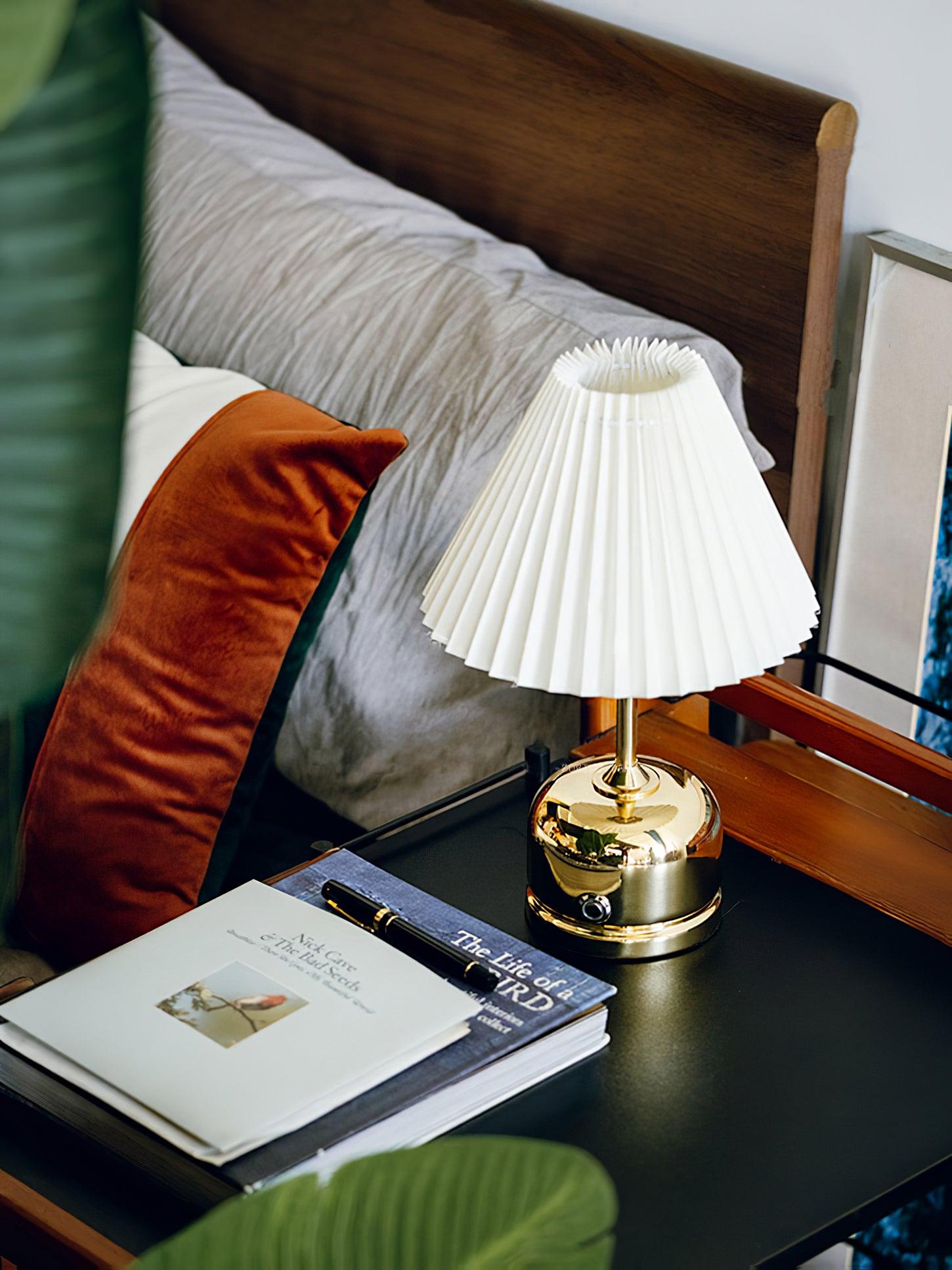 Lynn Modern Table Lamp-Neutral Decor