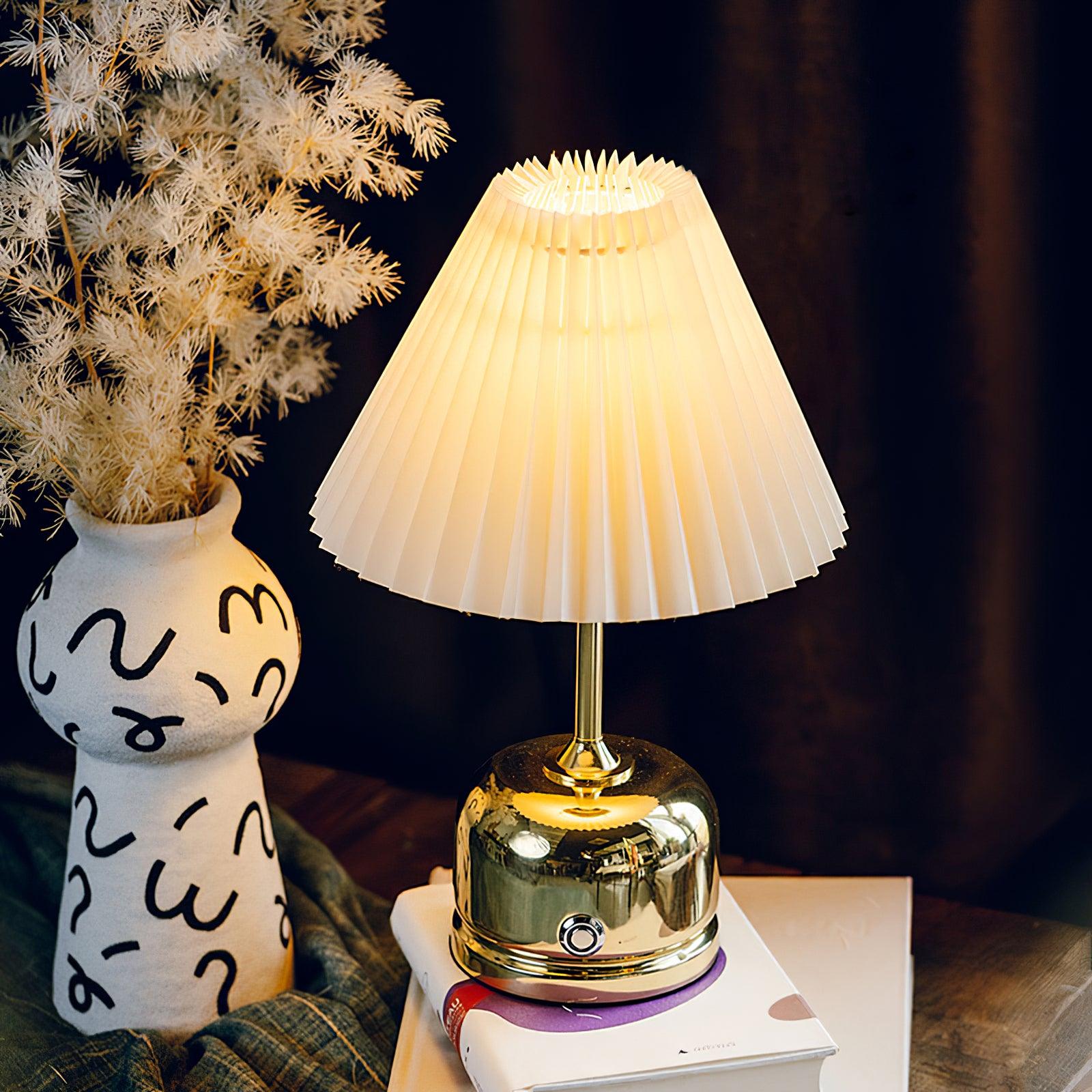 Lynn Modern Table Lamp-Neutral Decor