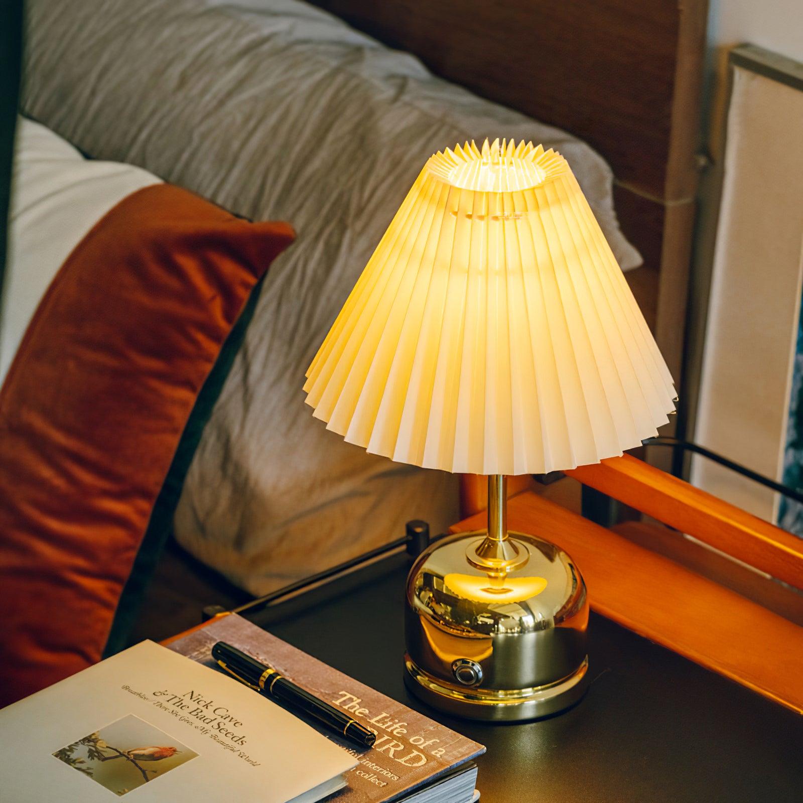 Lynn Modern Table Lamp-Neutral Decor