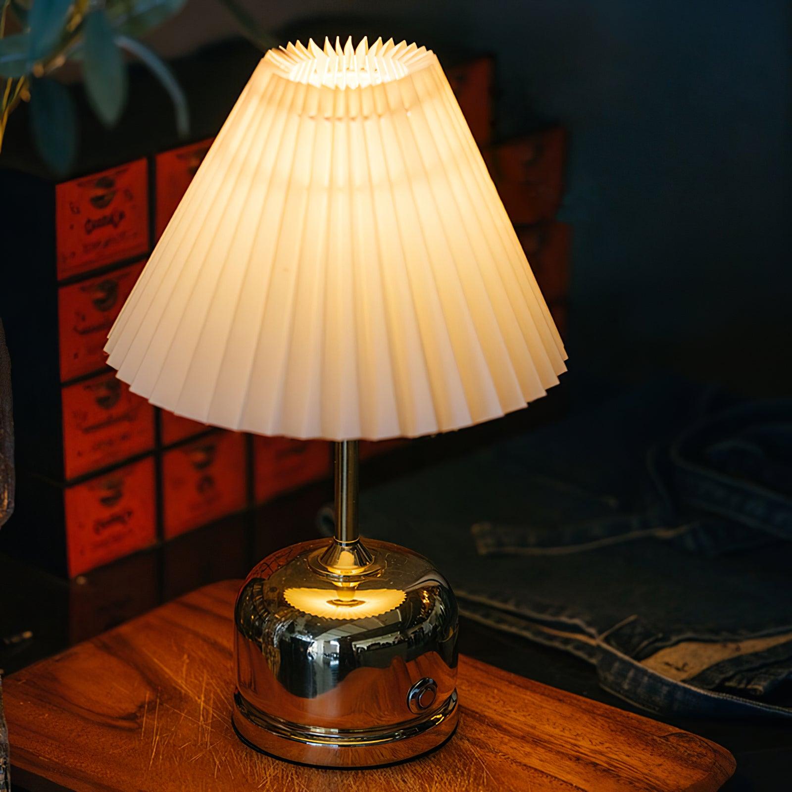 Lynn Modern Table Lamp-Neutral Decor