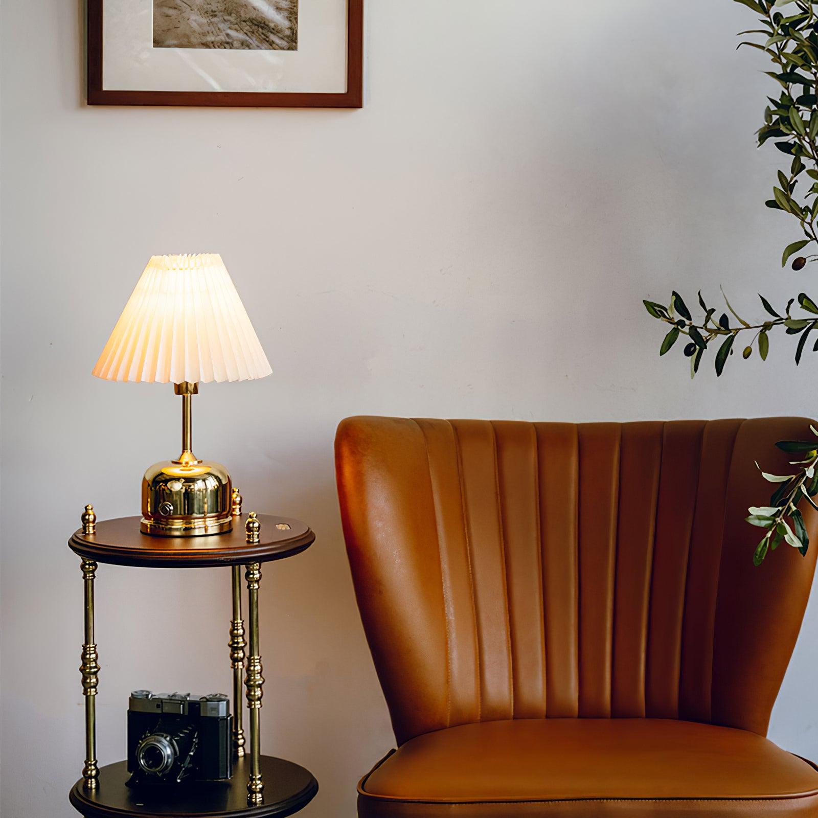 Lynn Modern Table Lamp-Neutral Decor