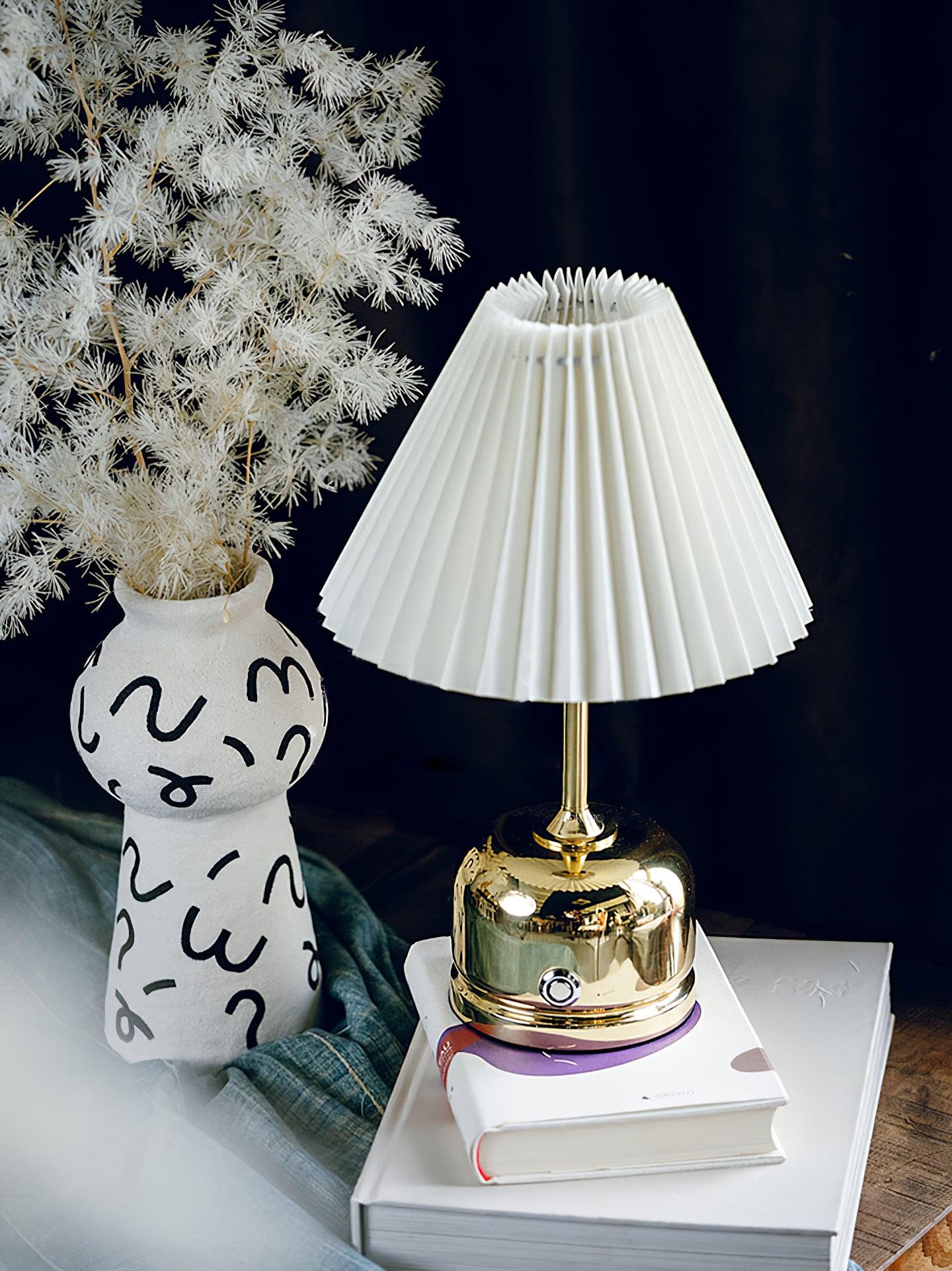 Lynn Modern Table Lamp-Neutral Decor