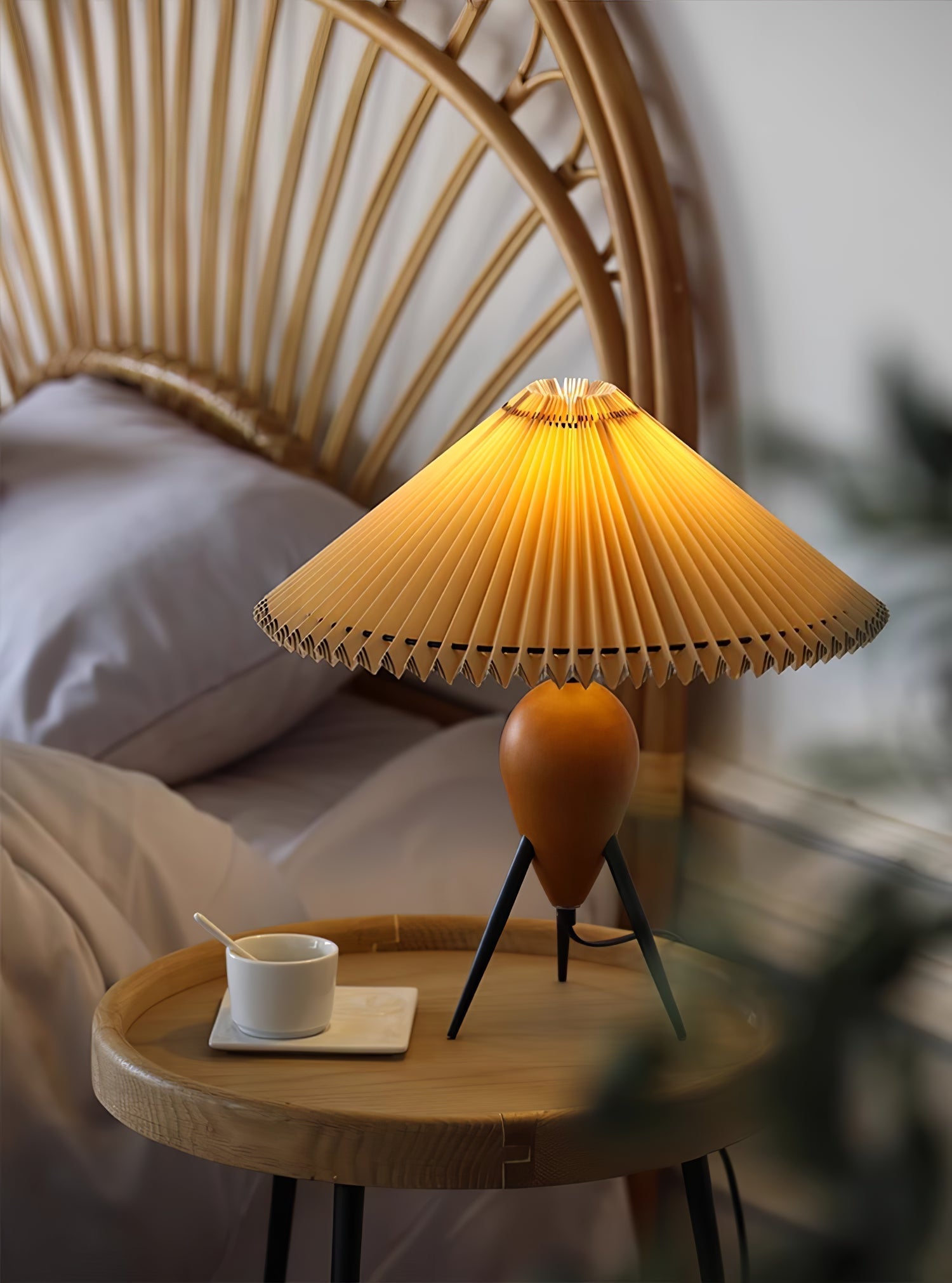 Elyse Wood & Fabric Retro Table Lamp-Neutral Decor