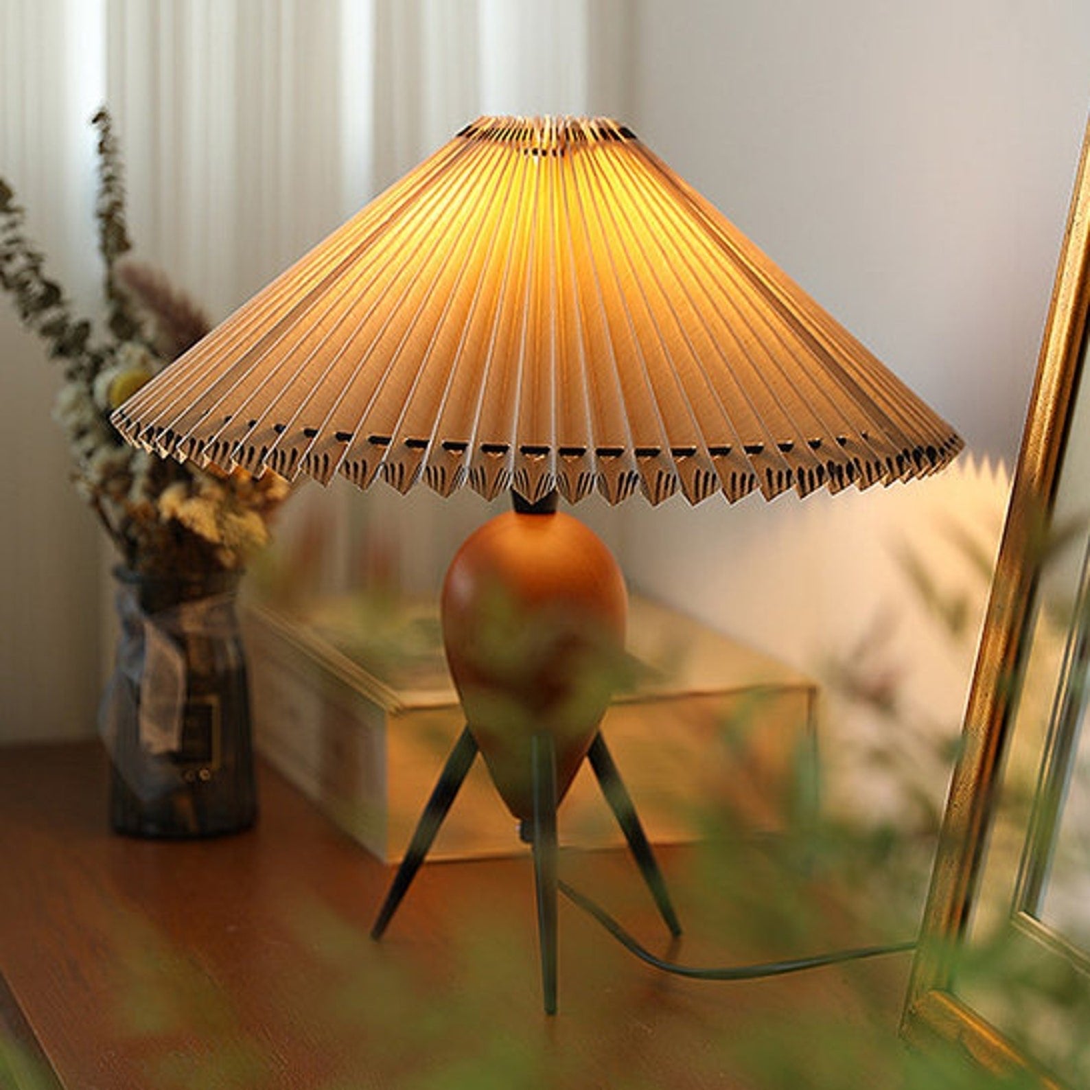 Elyse Wood & Fabric Retro Table Lamp-Neutral Decor