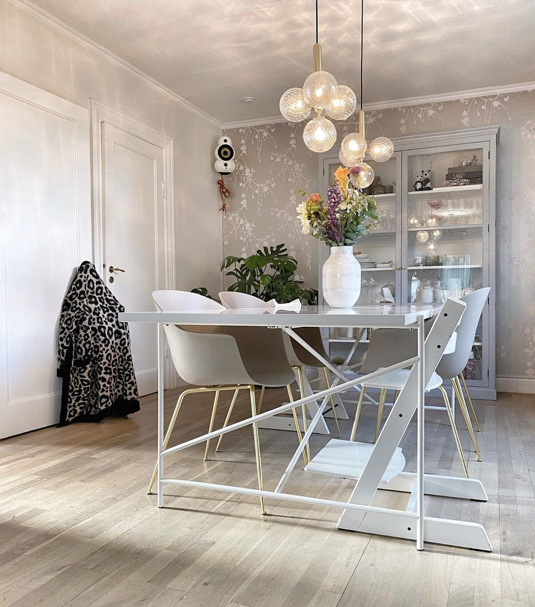 Larenol Glass Classic Industrial Pendant Light-Neutral Decor