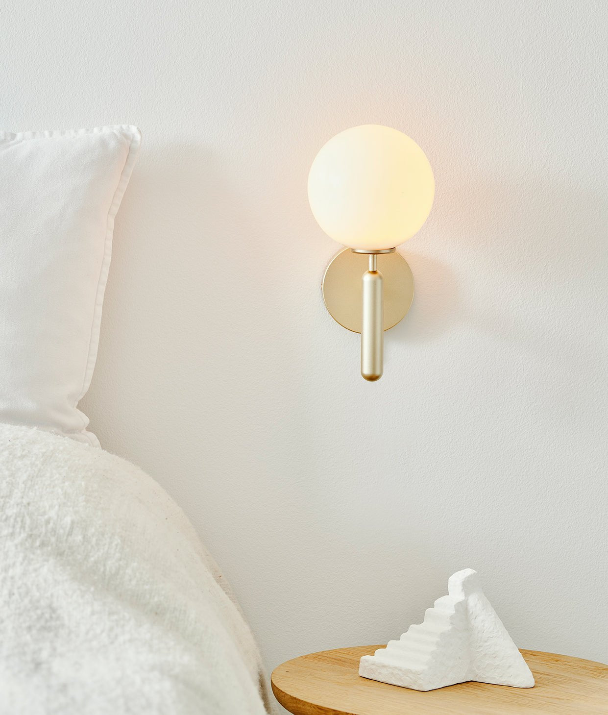 Ilirila Modern Minimalist Brass Glass Wall Light-Neutral Decor