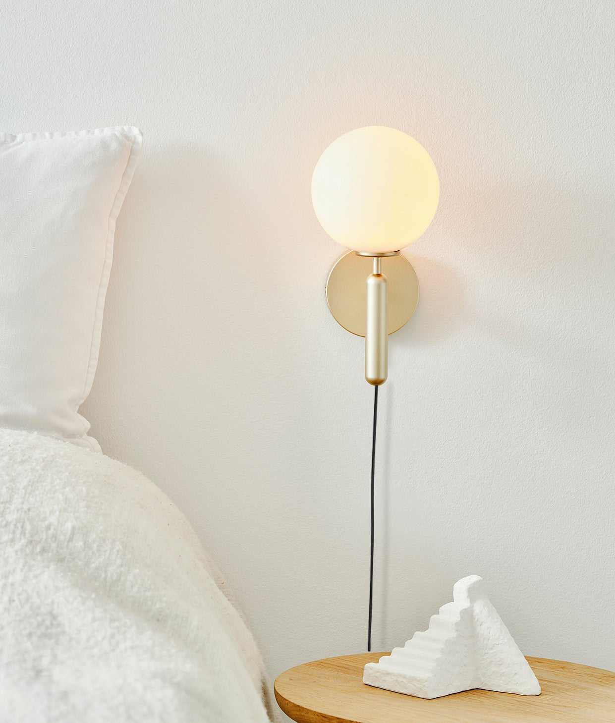 Kynlo Wall Lamp Plug In Glass Globe Nordic-Neutral Decor