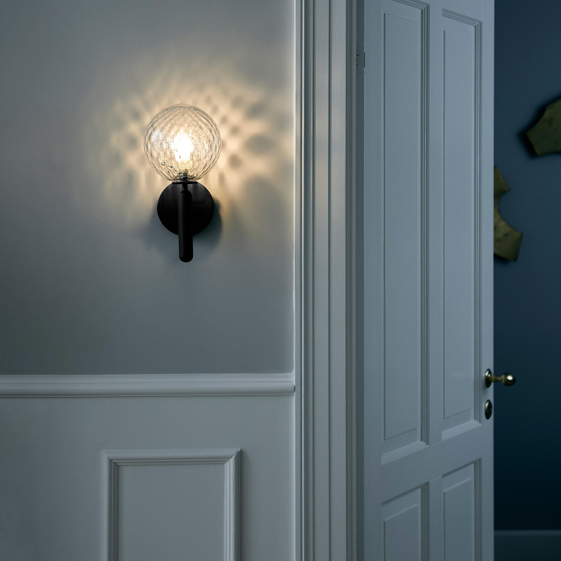 Kynlo Wall Lamp Plug In Glass Globe Nordic-Neutral Decor