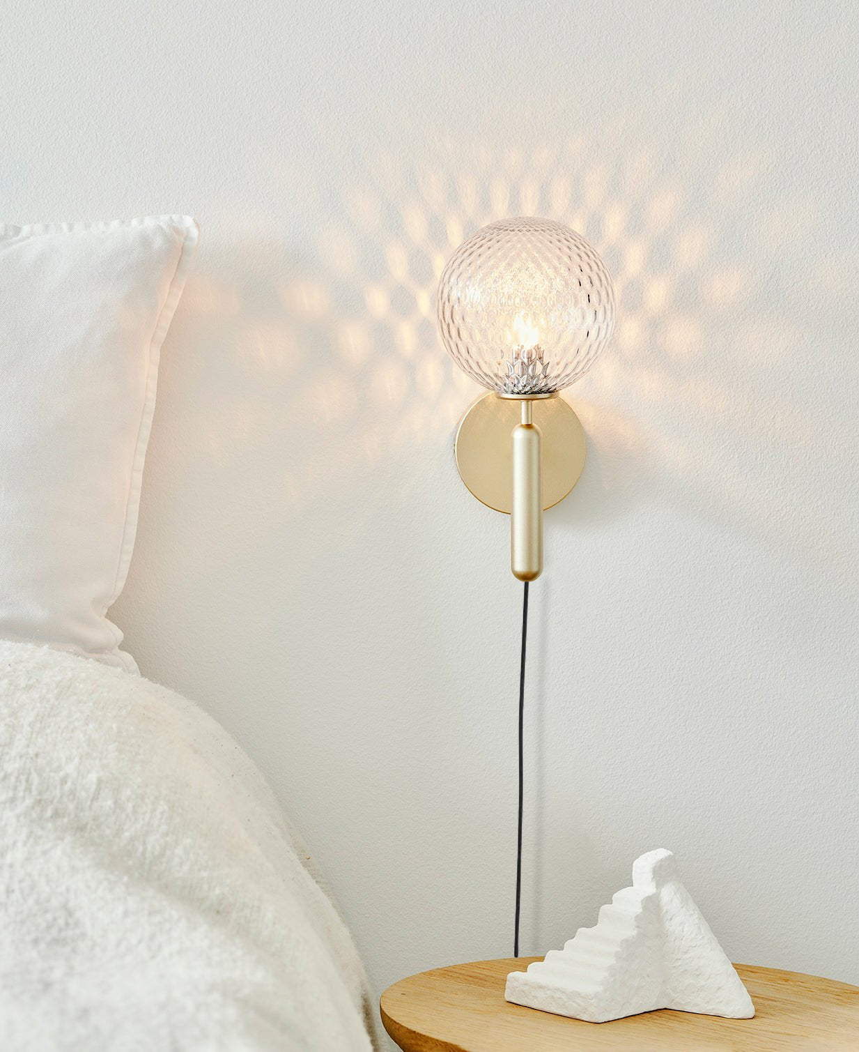 Kynlo Wall Lamp Plug In Glass Globe Nordic-Neutral Decor